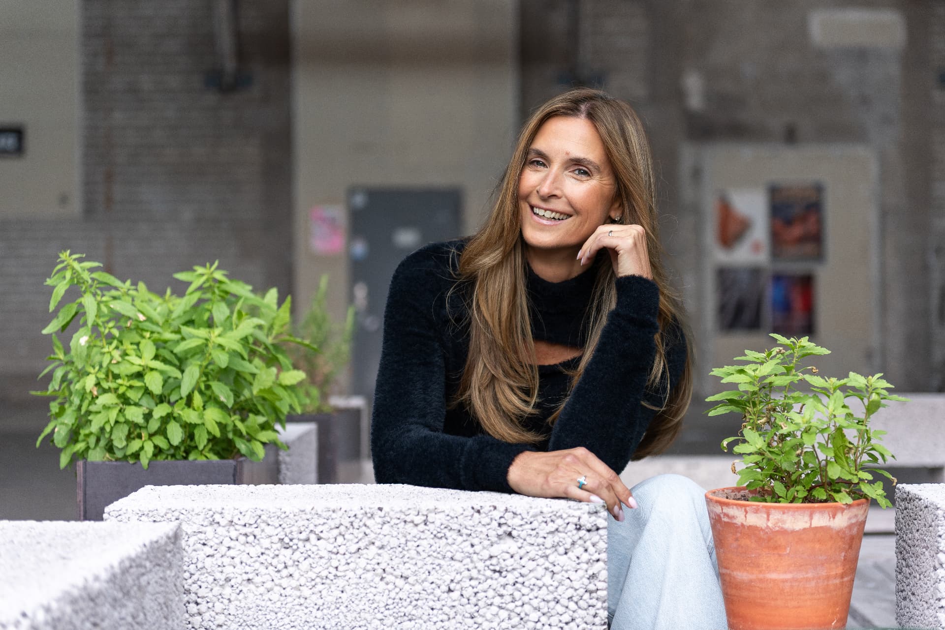 Filippa Tjärnlund smiling, seated outdoors